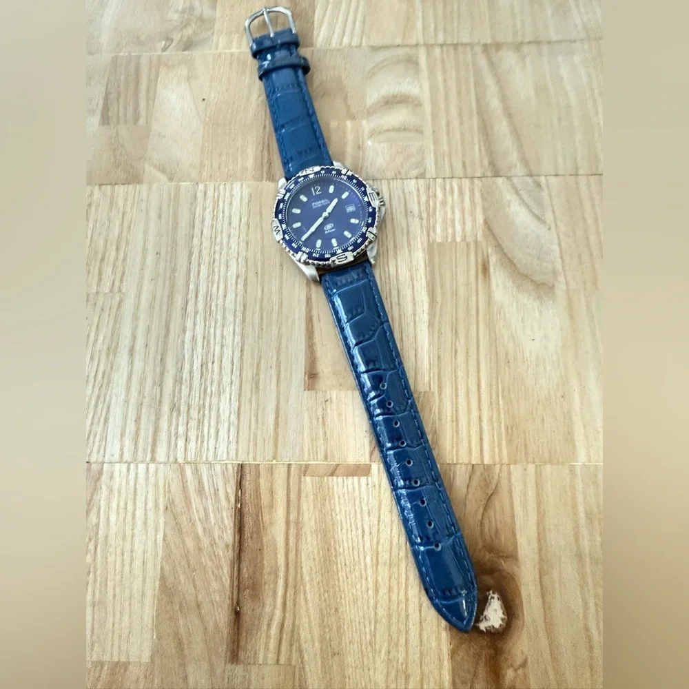 Fossil Blue stainless steel sport diver style blue leather watch NEW BATTERY